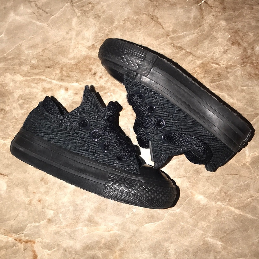 ❗️SOLD❗️All black baby converse